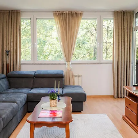 Chic 3bdr - Beautiful Neighbourhood Apartment Sarajevo
